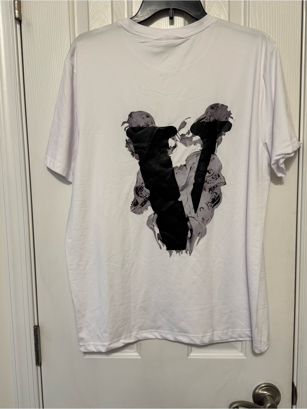White Short-Sleeve Men's Graphic Tee with Bold Black 'V' Print